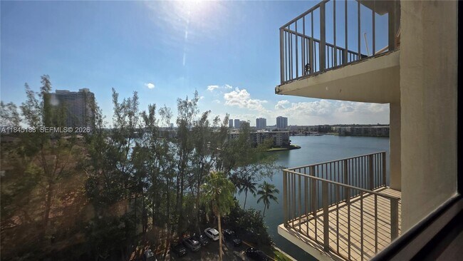 Building Photo - 18151 NE 31st Ct