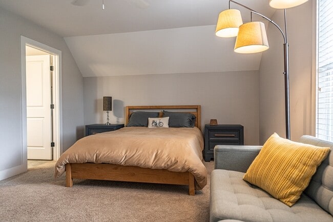 Building Photo - 420 Manning Square