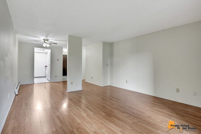 Building Photo - 4640 Reka Dr