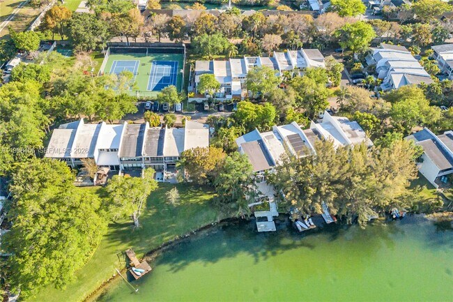 Building Photo - 7018 SW 53rd Ln