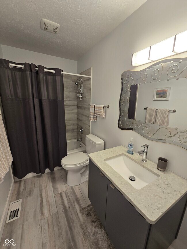 Building Photo - 8198 Foxchase Cir