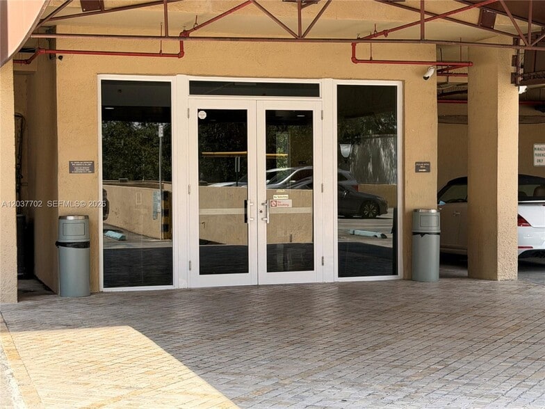 Building Photo - 3500 Coral Way