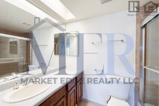 Building Photo - 2Bed/2Bath Apt at Greenway/35th Ave! Move-In Ready on 08/06/2026!