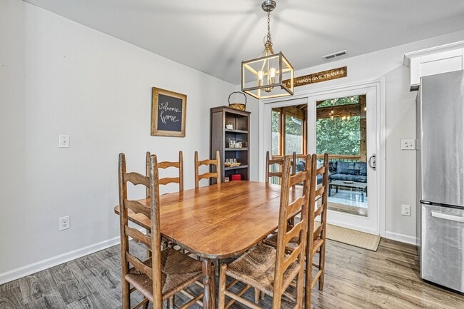 Building Photo - 2601 Bristol Pl