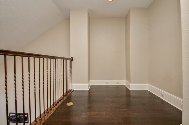 Building Photo - 1307 Studer St