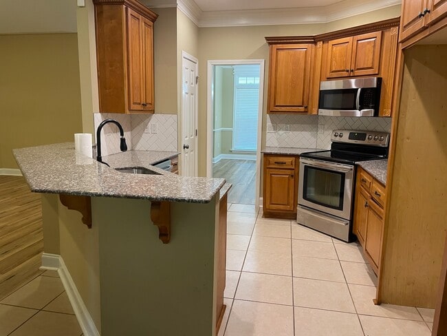 Building Photo - 266 Willow Lake Dr