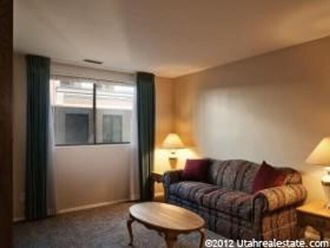 Building Photo - Prime Amenities Await: Newly Renovated 2-B...