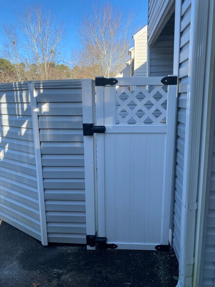 Building Photo - 400 Cambridge Cir