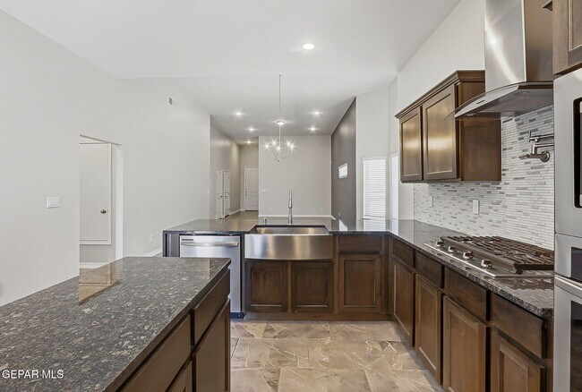Building Photo - 928 Keenland Ave