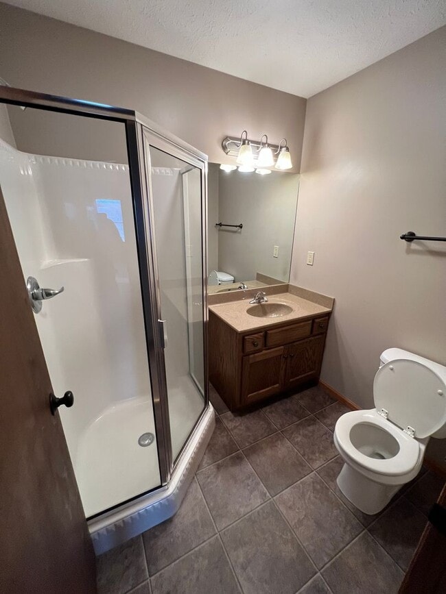 Building Photo - 713 W 8th St