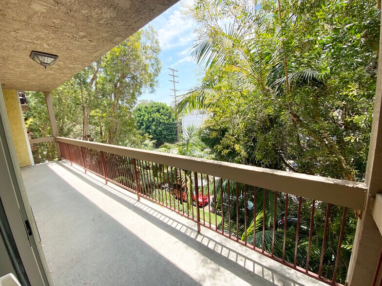 Building Photo - 1262 S Barrington Ave