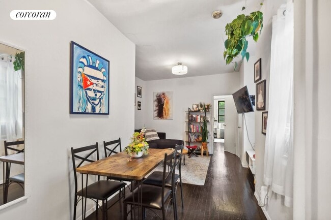 Building Photo - 403 E 77th St