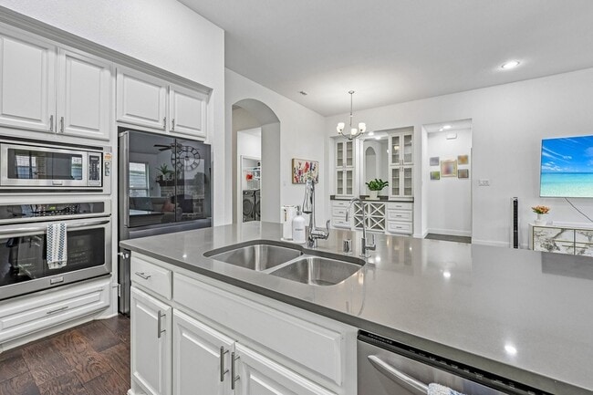 Building Photo - 808 Parkland Dr