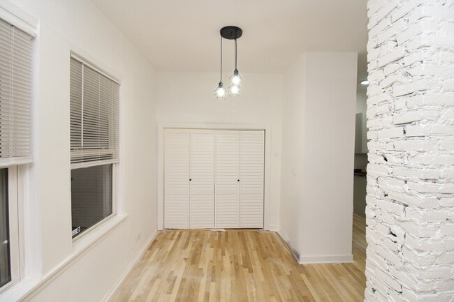 Building Photo - 2470 N Clybourn Ave