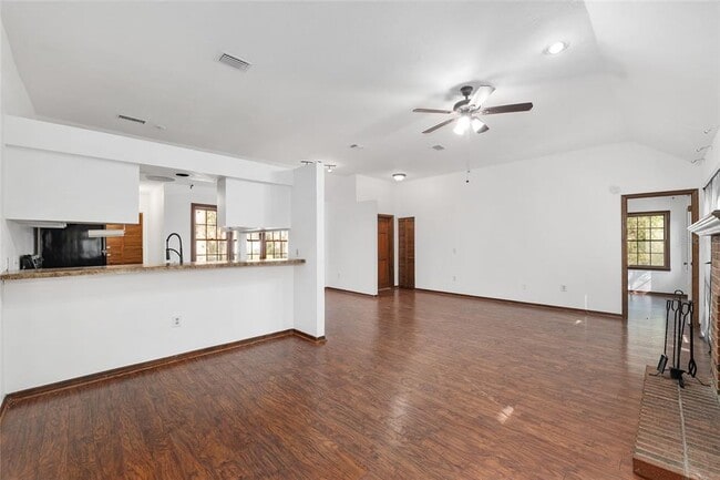 Building Photo - 8305 SW 46 Ln