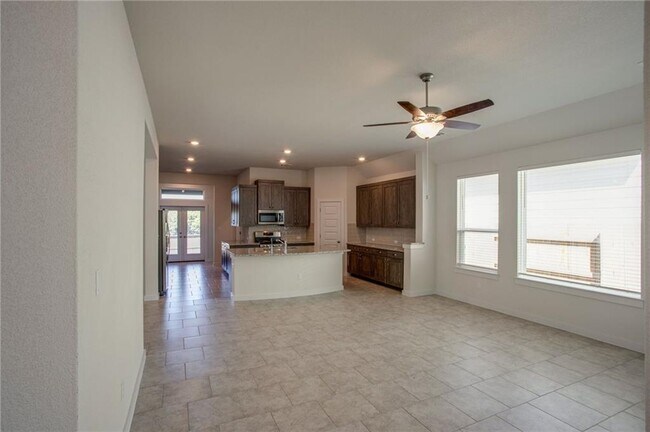 Building Photo - 608 Saturnia Dr