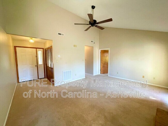 Building Photo - 11 Elderberry Ln