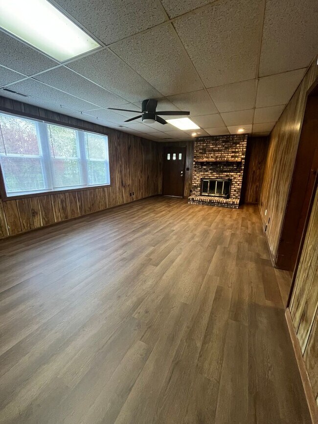 Building Photo - 2 bedroom home available in Cherry Valley