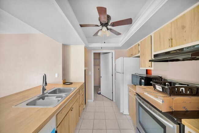 Building Photo - 517 SE 23rd Pl