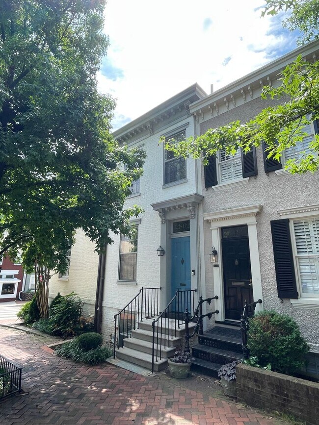 Building Photo - Georgetown Splendor with Garage Parking