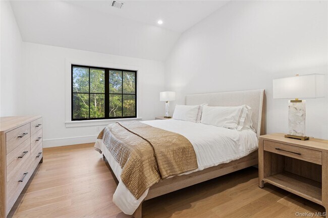 Building Photo - 4 Margareta Ct