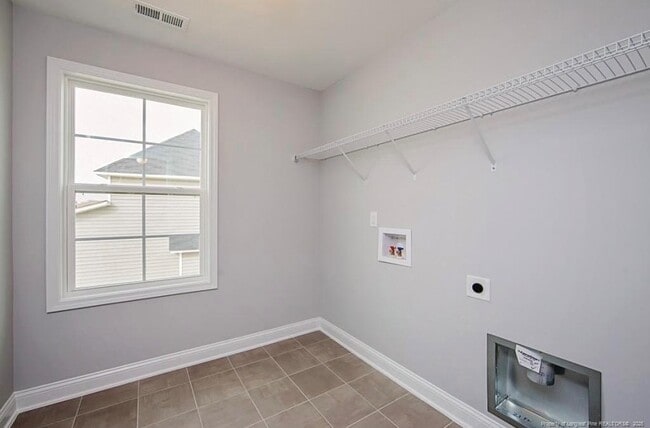 Building Photo - 5252 Debut Ave