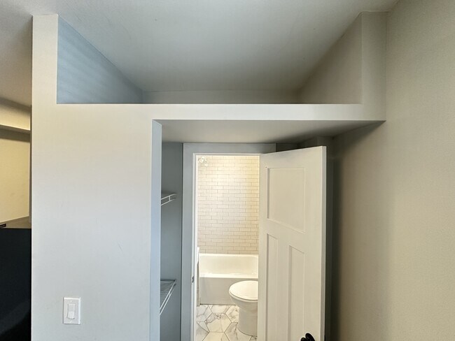 Building Photo - 503 W Belmont Ave