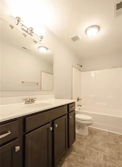 Building Photo - 130 Brummel Ct