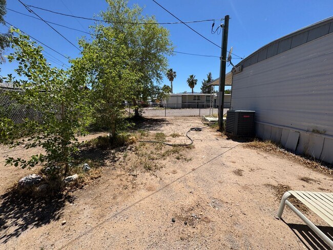 Building Photo - 2BR Mobile Unfurnished recent remodel/Refr...