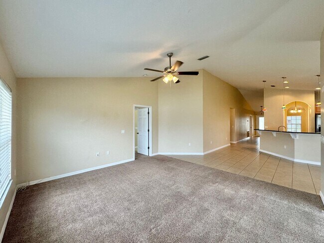 Building Photo - Gated Community of Mandolin