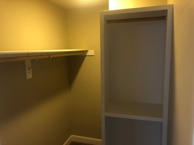 Building Photo - Newer 3 bedrooms 2.5 bathroom townhouse! MOVE IN SPECIAL!