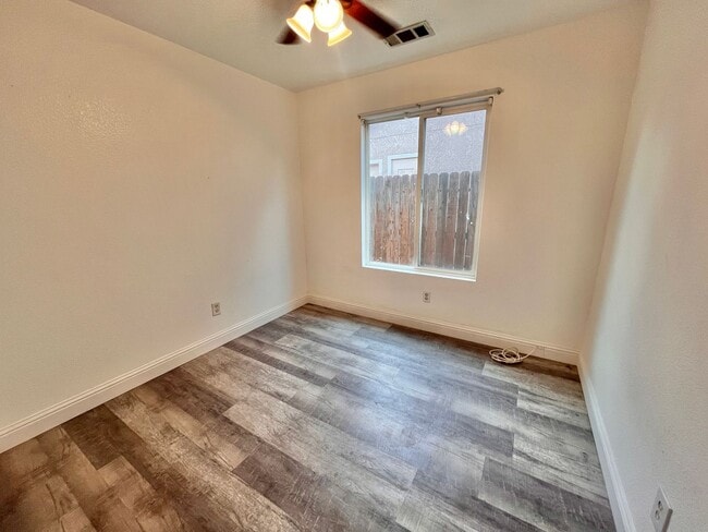 Building Photo - Charming 4 Bedroom, 2 Bath Home in a Quiet Neighborhood