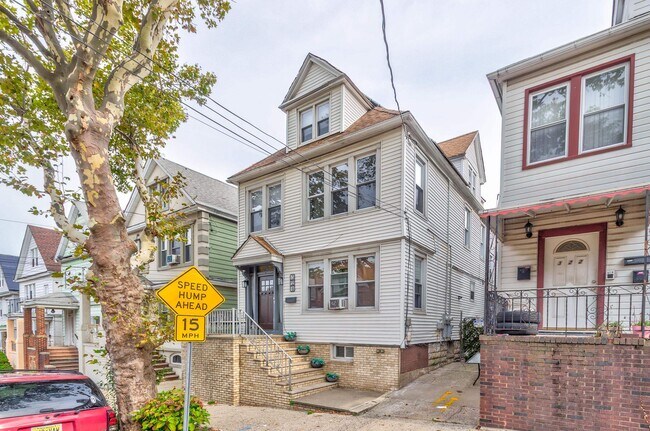 Building Photo - 324 Stegman Pkwy