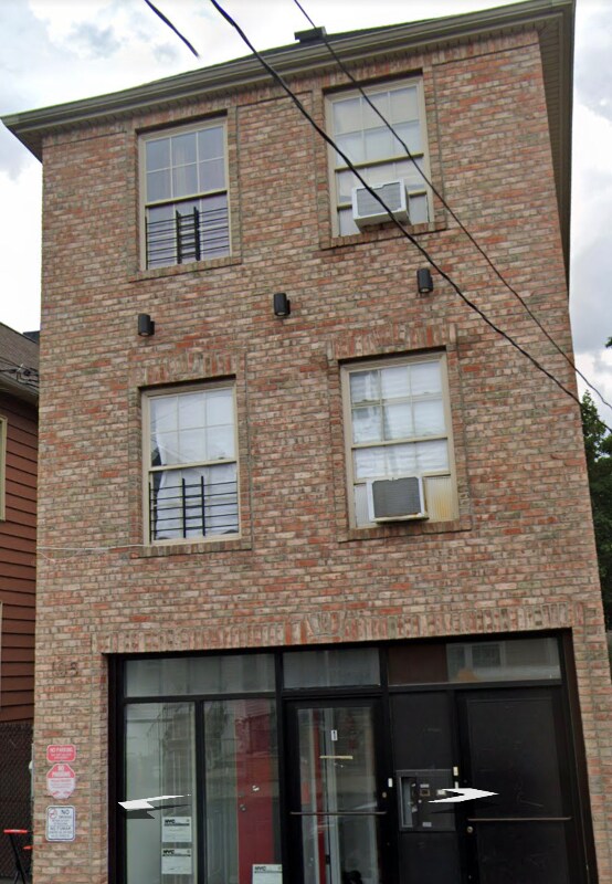 Primary Photo - 105 Maple Ave