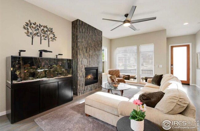 Building Photo - STUNNING 2 STORY SMART HOME IN LOUISVILLE