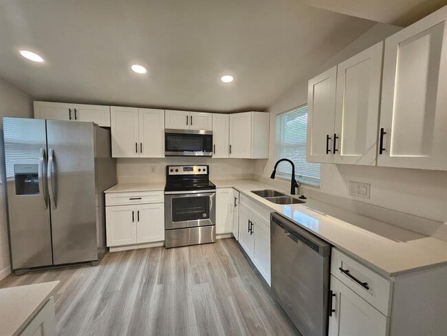 Building Photo - 2816 S French Ave