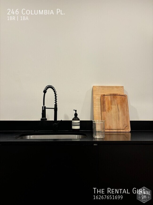 Building Photo - 246 Columbia Pl