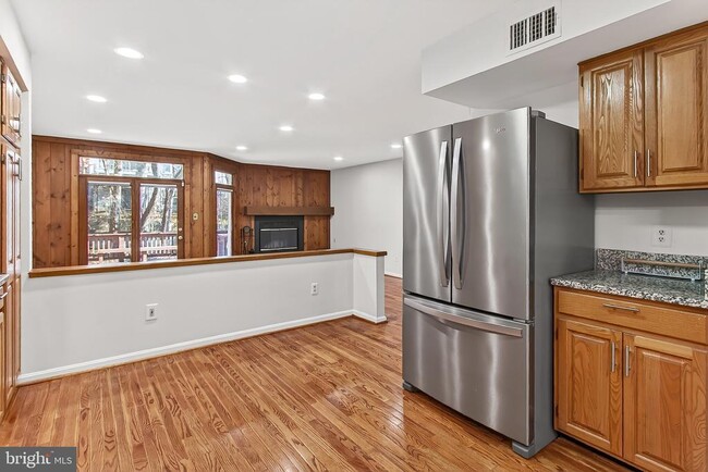 Building Photo - 4021 Lake Glen Rd