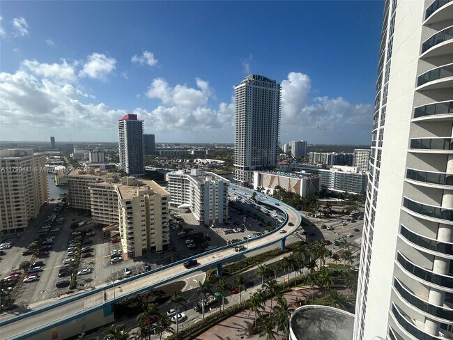 Building Photo - 1830 S Ocean Dr