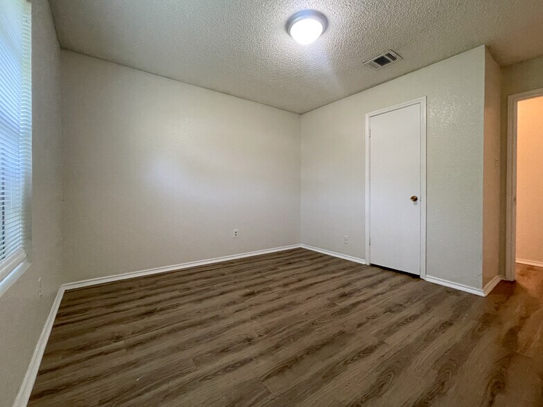 Building Photo - 1912 Ramada Dr