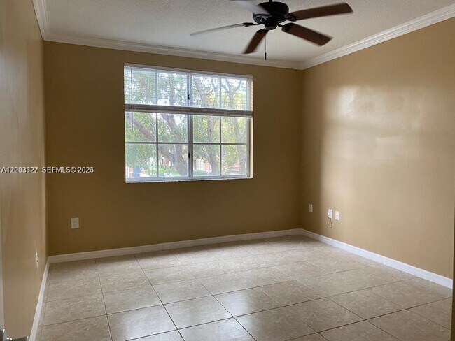 Building Photo - 8060 N Nob Hill Rd