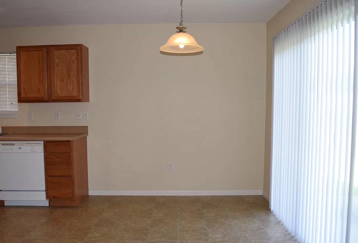 Dining area - 24353 Tanglewood Rd