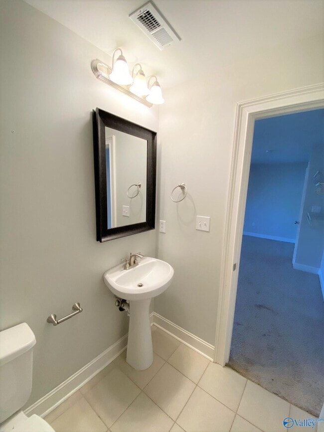 Building Photo - 104 Kinglet Wy