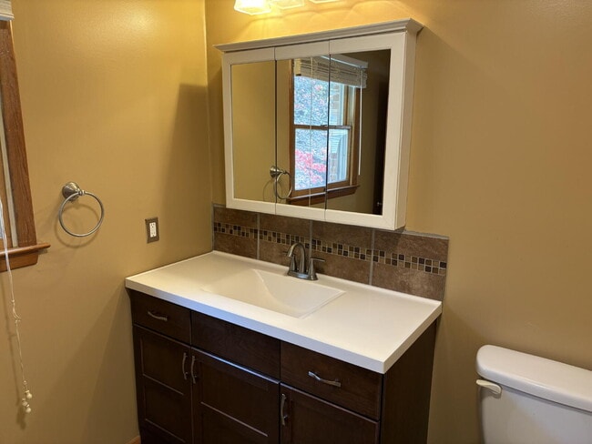 Building Photo - Great Family Home for Rent in Henderson County!