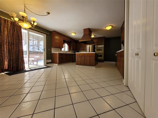 Building Photo - 45 Kenilworth Rd