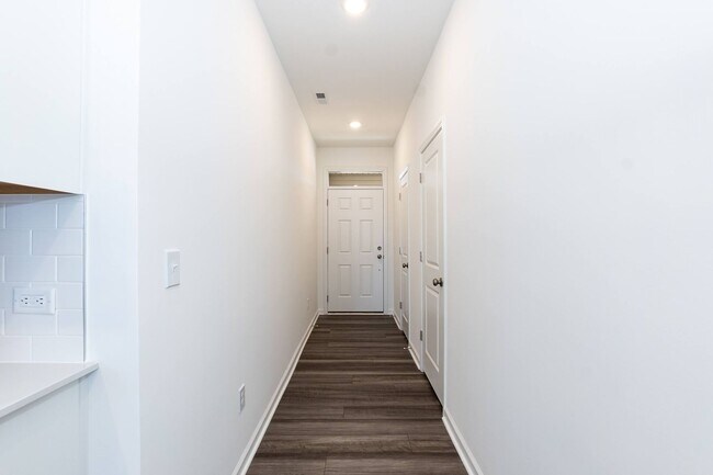 Building Photo - Brand New Townhome!