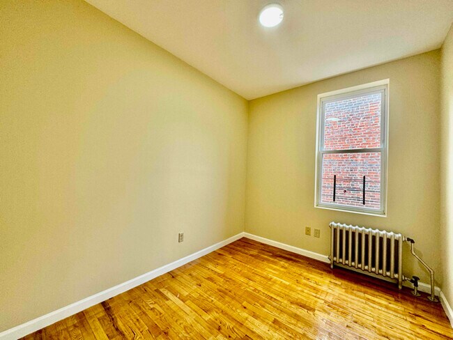 Building Photo - 23 E 3rd St