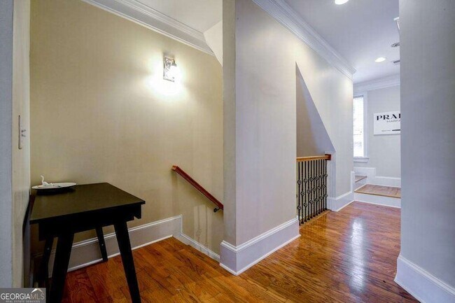 Building Photo - 834 Clifton Heights Ln NE