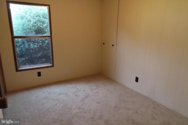 Building Photo - 14169 Buchanan Trail W
