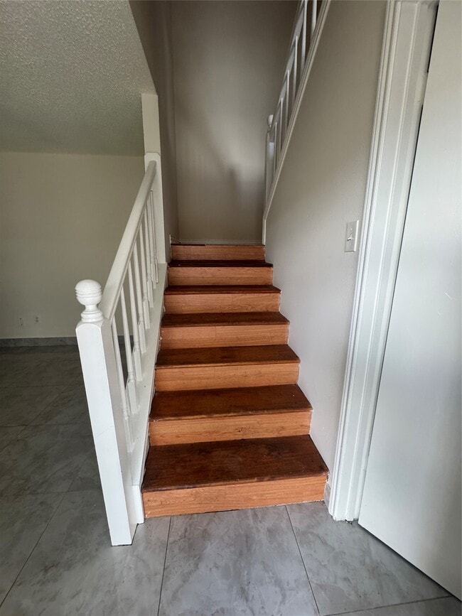 Building Photo - 12700 Leader St